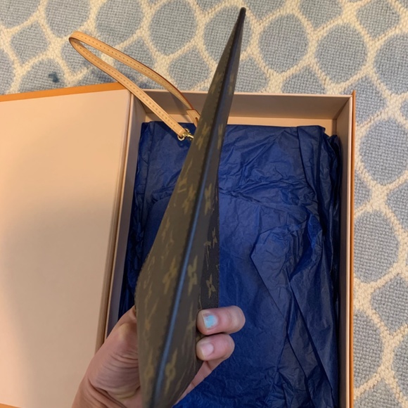 Louis Vuitton Monigram Neverfull Pouch - Picture 4 of 6